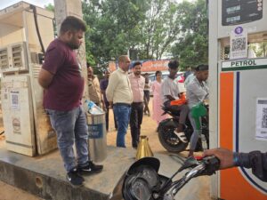 हाटी के ‘इंद्रा पेट्रोलियम प्वाइंट’ पर प्रशासन का बड़ा एक्शन; अनियमितताएं मिलने पर डीजल नोजल सील